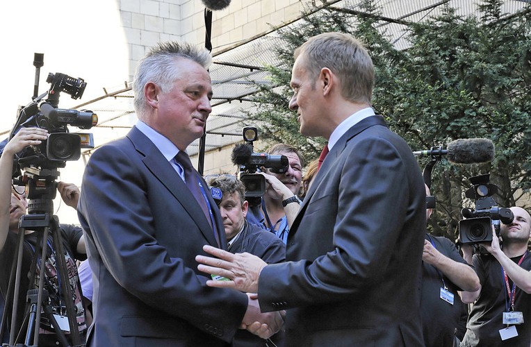 Mirosław Drzewiecki 16 listopada 2007 został powołany na urząd Ministra Sportu i Turystyki w pierwszym rządzie Donalda Tuska. 5 października 2009 podał się do dymisji w związku ze stenogramami ujawnionymi w sprawie tzw. afery hazardowej (prezydent Lech Kaczyński podpisał jego dymisję 13 października tego samego roku). W sprawie tej zeznawał przed komisją śledczą 28 stycznia 2010.