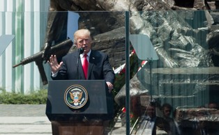 "La Repubblica": W Warszawie świat zobaczył "nowego" Donalda Trumpa