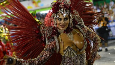 Szkoła samby z Rio de Janeiro poszukiwała tancerek topless z naturalnymi piersiami i pośladkami