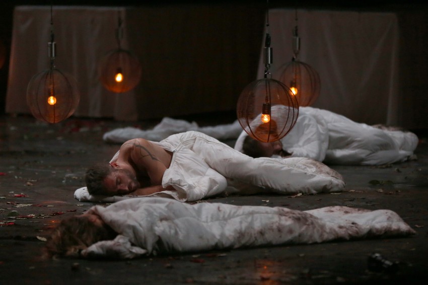 Olimp, glumci spavaju na sceni Saav centra