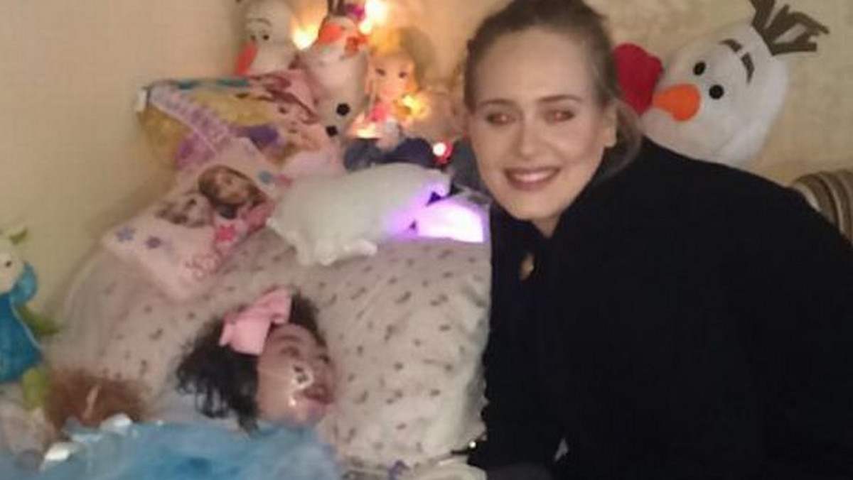 Brytyjska gwiazda zatrzymała się w Belfaście w Północnej Irlandii, by odwiedzić 12 letnią fankę, która jest ciężko chora. Rebecca Gibney nie widzi, cierpi na dziecięce porażenie mózgowe i epilepsję. Dziewczynka miała jednak jedno wielkie marzenie, o którego spełnienie jej mama postanowiła powalczyć.