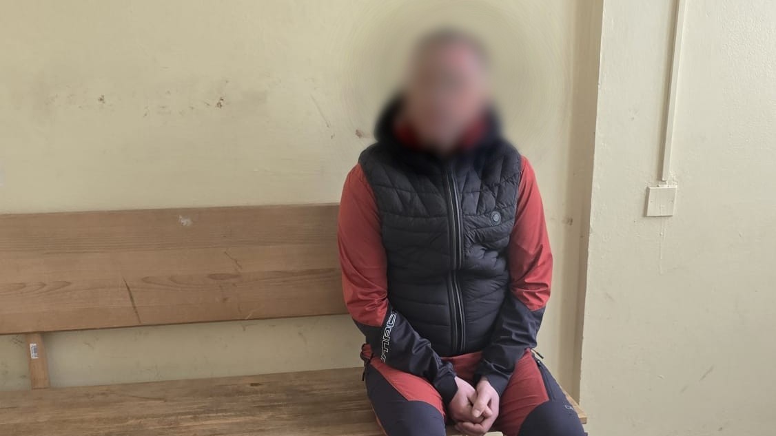 Mykhailo mal onanovať v Ivanke pri Dunaji pri sledovaní dievčaťa.