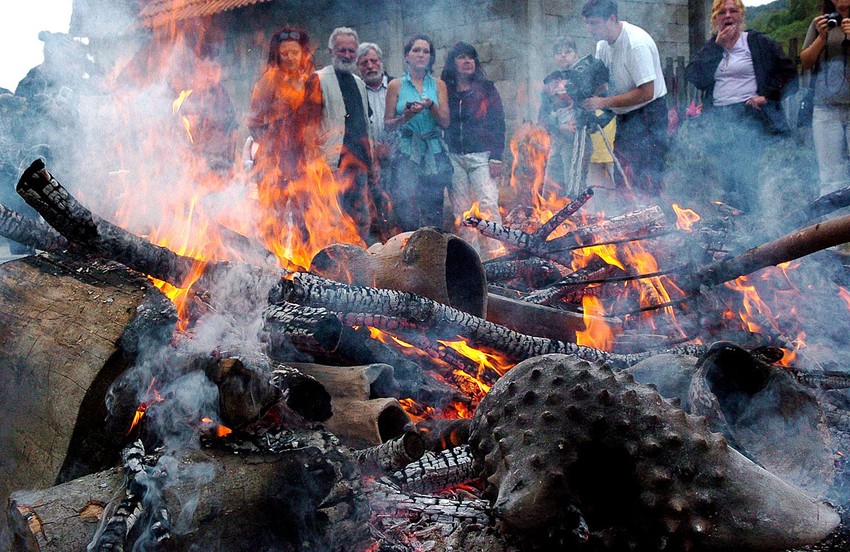 Pečenje radova od gline na otovrenoj vatri