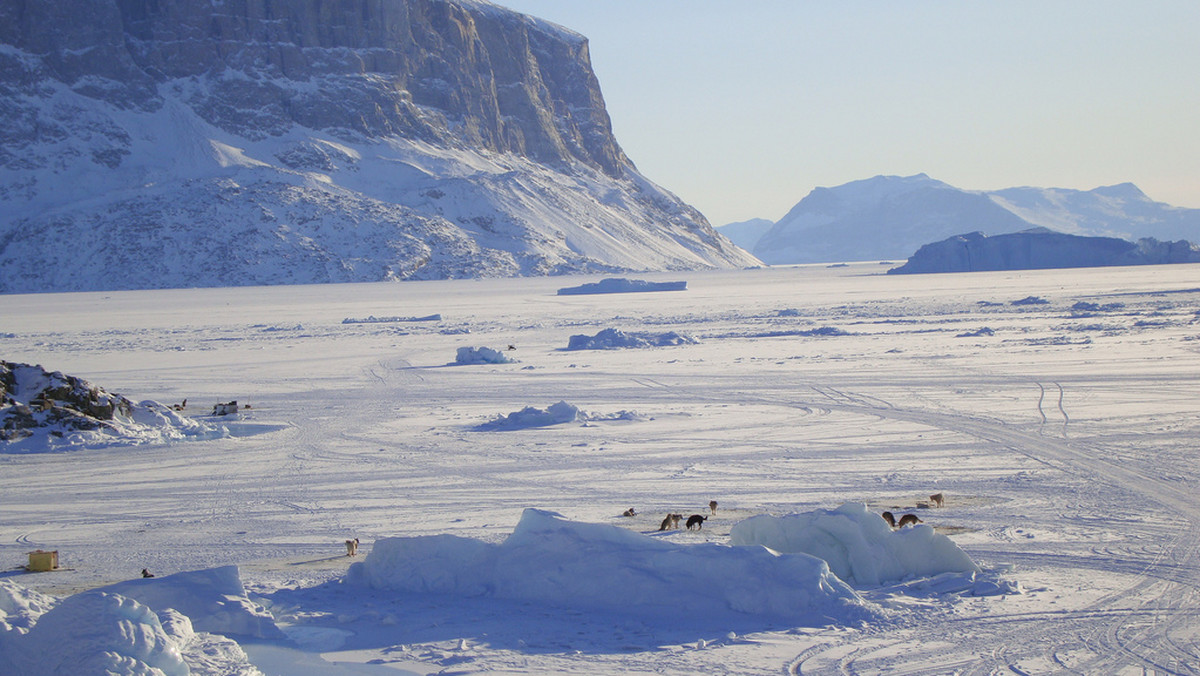 Zbliżało się Boże Narodzenie, a ja zmierzałam na północ, w kierunku koła polarnego, w rodzinne strony Świętego Mikołaja. Zaczynałam właśnie dwunastodniową wycieczkę na pokładzie statku "MV Fram" wokół południowego krańca Grenlandii - największej wyspy na Ziemi.