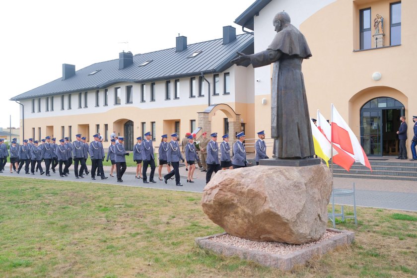 "Już ma zapewnione miejsce w niebie". Pogrzeb bohatera. Marcin zginął, niosąc pomoc dziecku