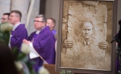 Bp Guzdek o płk. "Łupaszce": Jak ziarno pszeniczne wsiane w glebę, obumarł, aby narodziła się wolna Polska