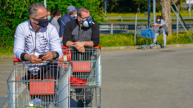 Shopping w pandemii: "trza kupować co jest, a nie wymyślać"