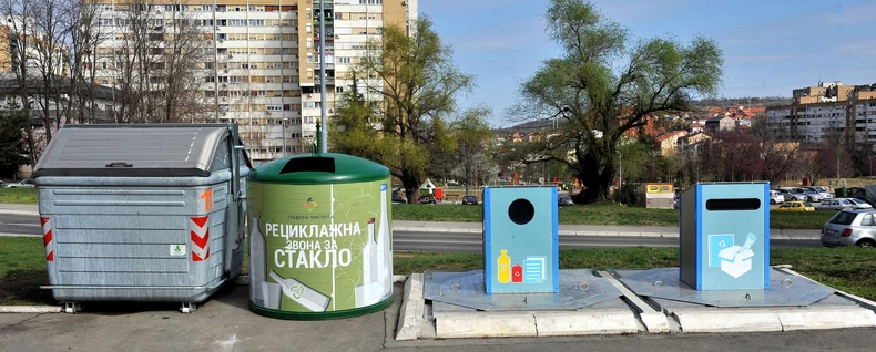 Različite vrste kontejnera na jednom mestu