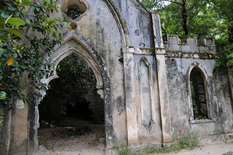 Zakamarki w Parku Monserrate