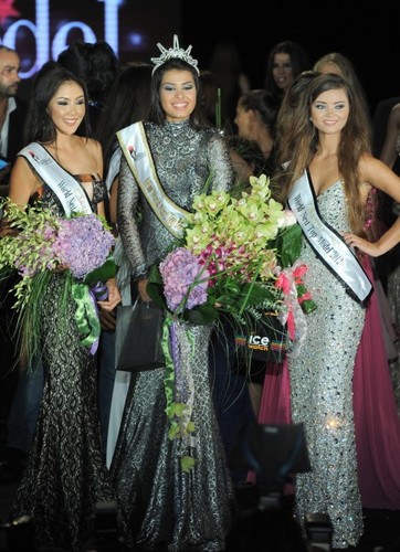 Mina Milutinovic (w środku), Ulyana Berdysheva (po prawej) i Kannika Khunkaeo (po lewej)