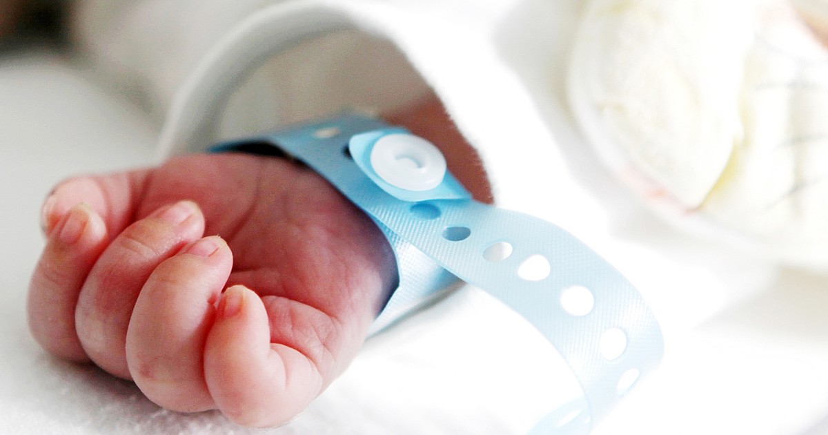 A hurrikán előtt indult be a szülés: vajúdás közben az ablakon át nézte a kismama, ahogy kitépi a fákat a szél
