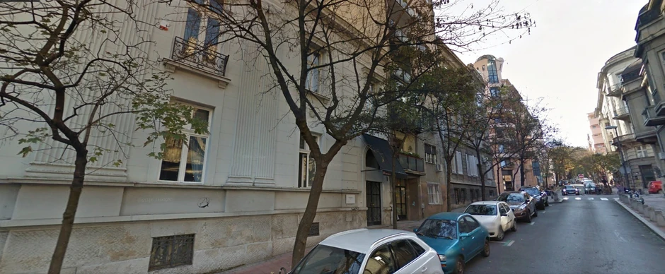 Izvođači radovo srušili su zgradu i poznati kafe-bar