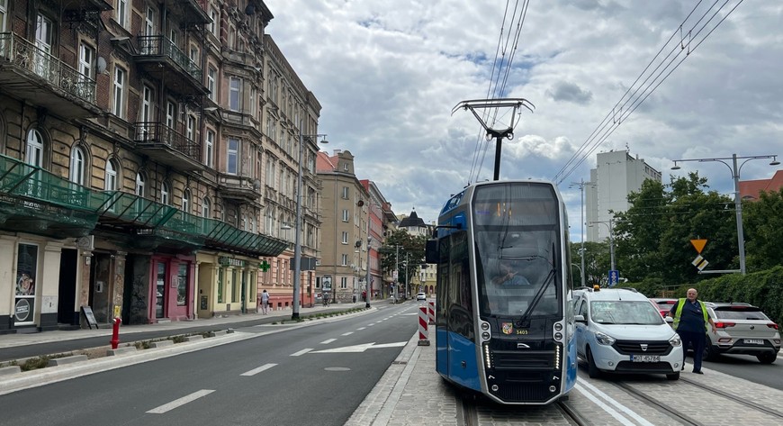 Nowa Pesa ostatnio jeszcze bez pasażerów testowała torowisko przy ul Pomorskiej