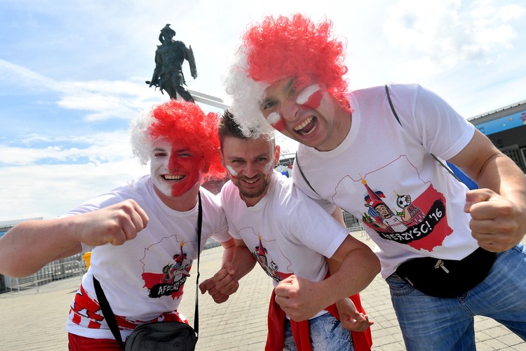 Polscy kibice opanowali Moskwę. Biało-czerwono na ulicach rosyjskiej stolicy