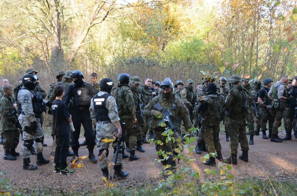 Ćwiczenia paramilitarne w Laskach i Anielinie