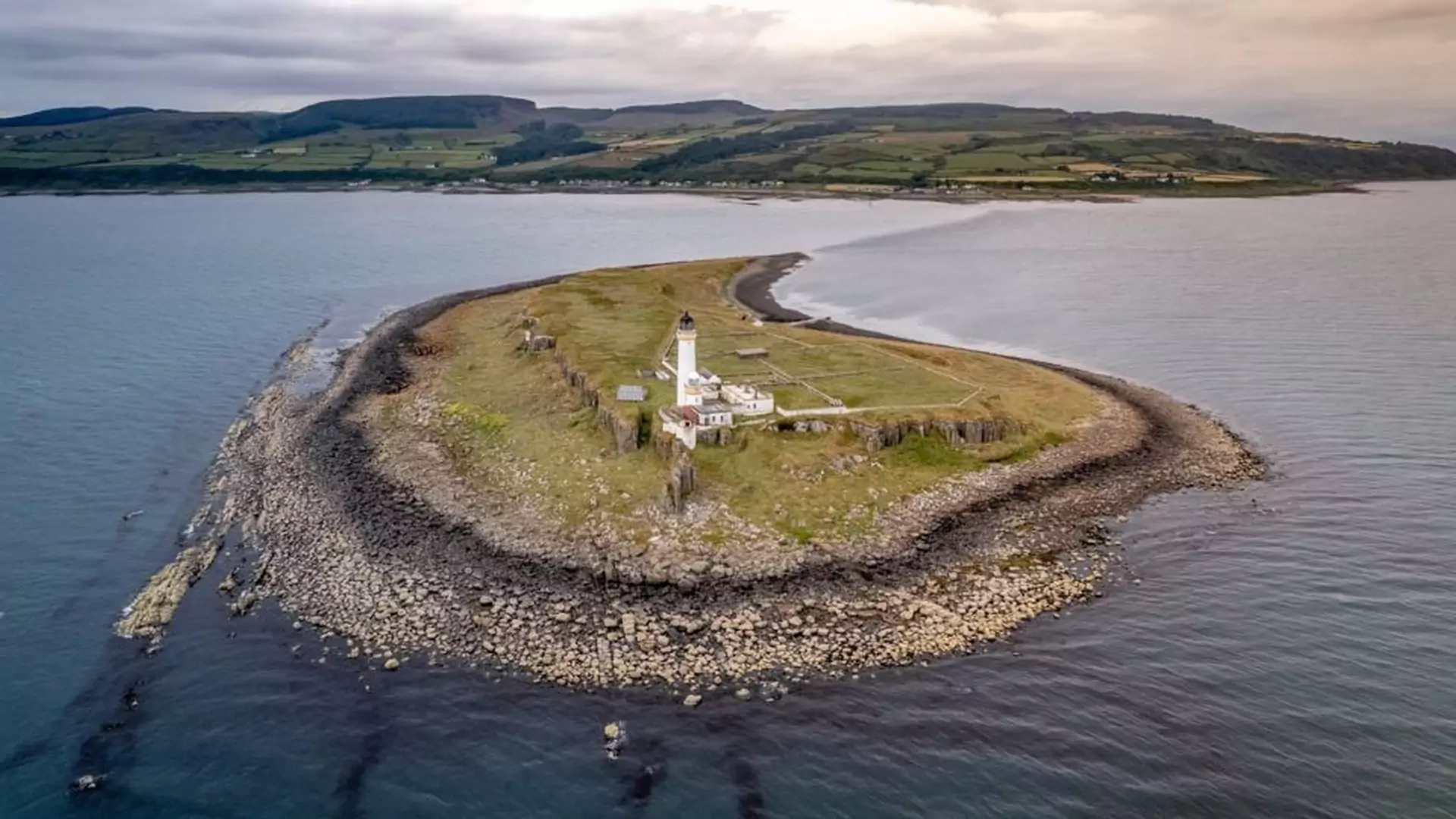W Szkocji wystawiono na sprzedaż wyspę. Kosztuje tyle, co mieszkanie w mieście 