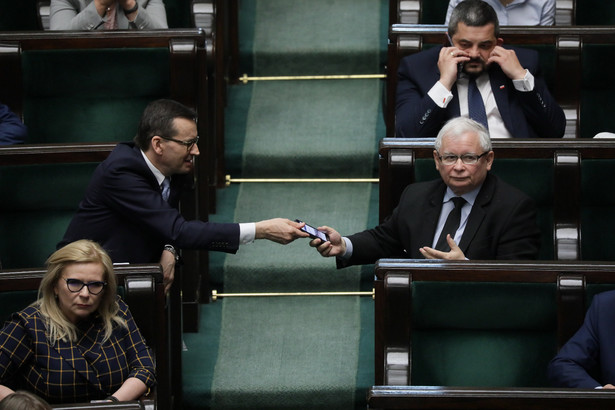 Osiecki, Żółciak: Przepychanie rur w hydraulice władzy