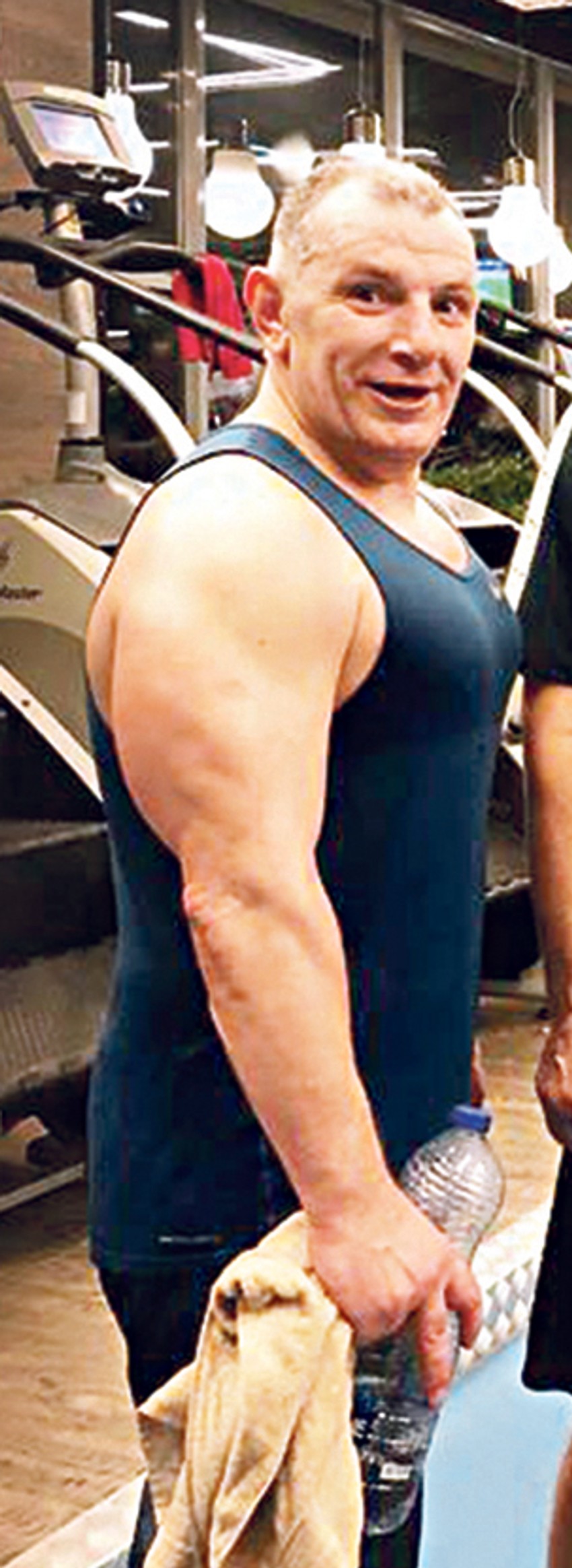 Buja je u emisiji otkrio da se nalazi na srpskoj poternici, ali i da je imao pomoć albanskog političara u Makedoniji koji ga je spasao hapšenja.