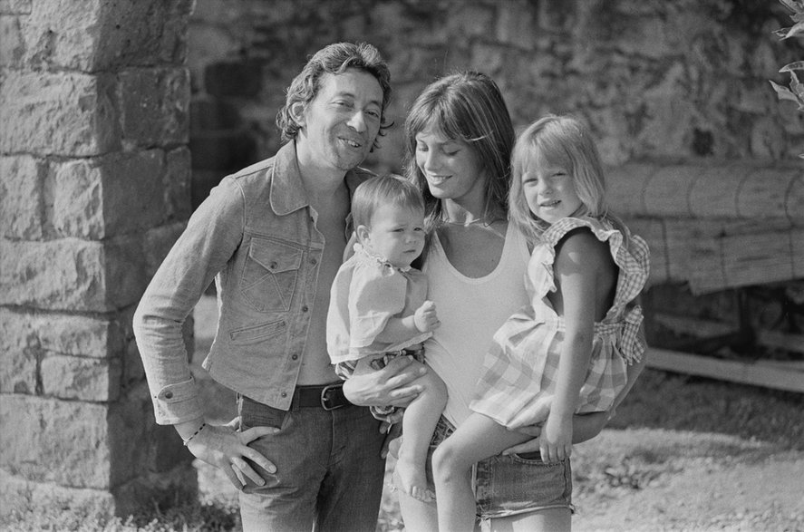 Serge Gainsbourg i Jane Birkin oraz córki: Charlotte i Kate Barry (1972)