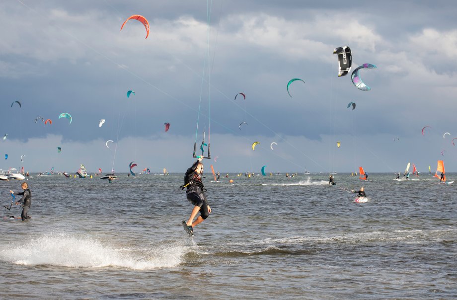 Na Helu roi się od miłośników kitesurfingu