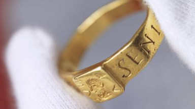 Pokazano pierścień, który był inspiracją dla Tolkiena