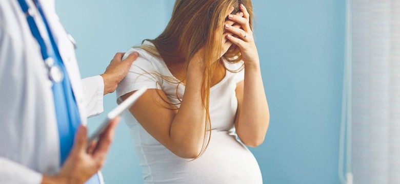 Koniec z biurokratycznym koszmarem po stracie dziecka! Będą dwa rozporządzenia. Co się zmieni dla cierpiących rodziców?