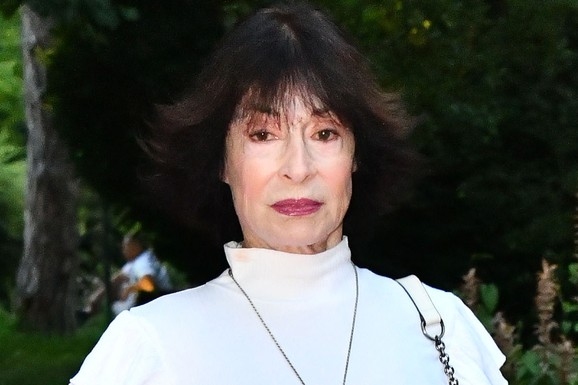 "Posle vođenja ljubavi su jeli džem, bili su iscrpljeni, TADA JE BIO OŽENJEN ANOM" Godinama se šuškalo o detaljima afere Mome Kapora i Jelisavete Karađorđević, prijatelj otkrio sve