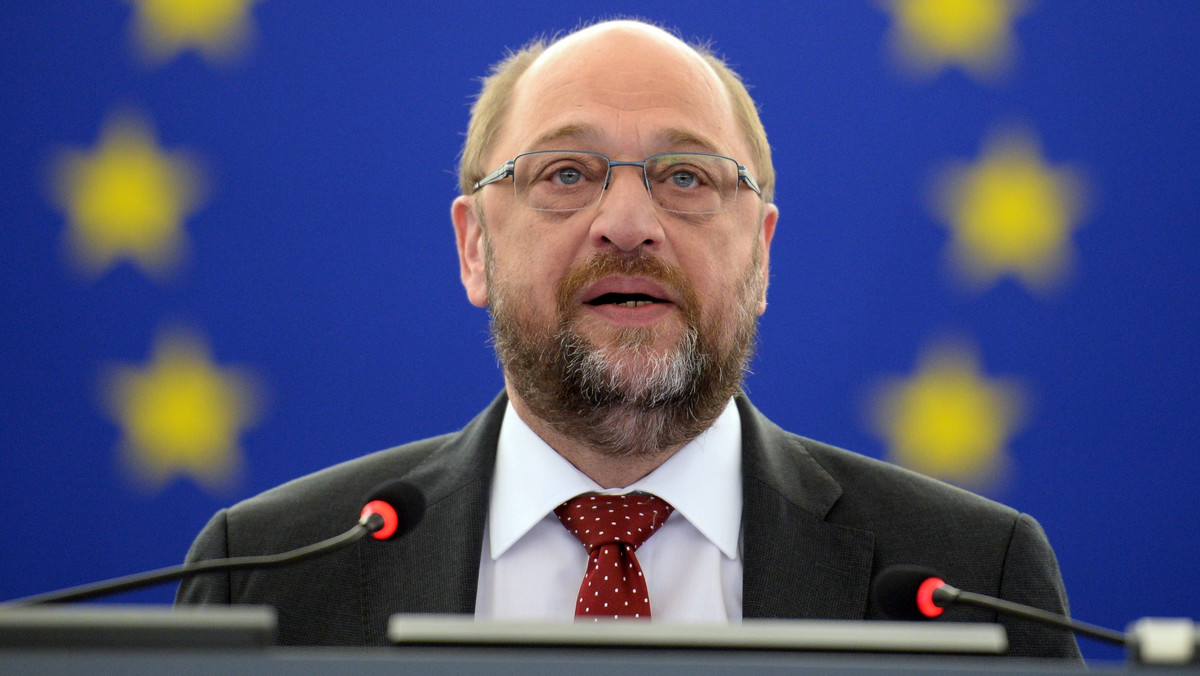 PiS i Solidarna Polska skrytykowały przewodniczącego Parlamentu Europejskiego Martina Schulza za wypowiedzi dotyczącą przyjmowania imigrantów. Ich zdaniem szef PE powinien podać się do dymisji. PiS chce, aby stanowisko ws. słów Schulza zajął Sejm.