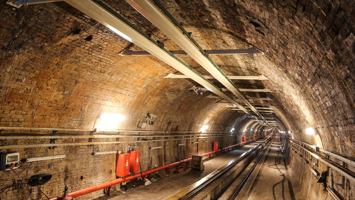 metro, kolejka, tunel