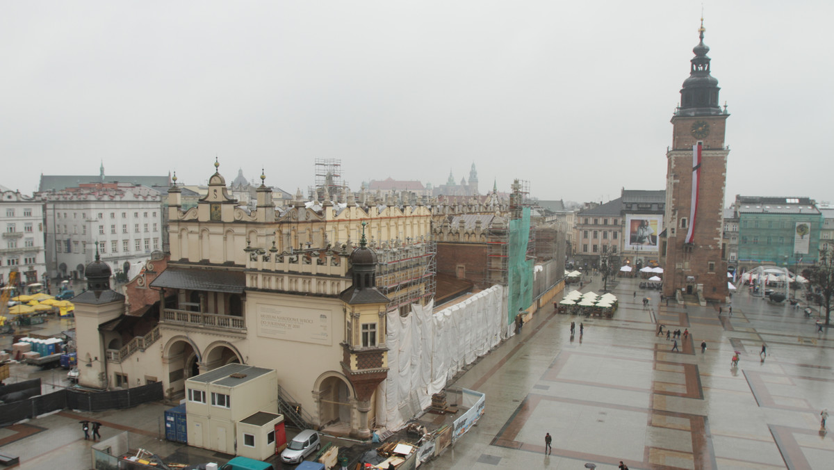 Po wizycie w tym podziemnym muzeum już nigdy nie spojrzymy na krakowski plac tak, jak dotąd.