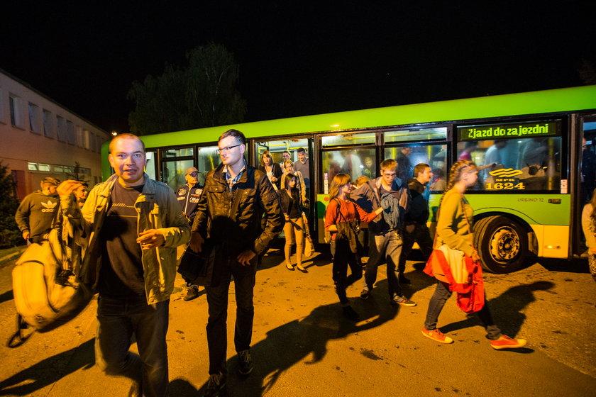 Tłumy ruszyły na nocne zwiedzanie zajezdni