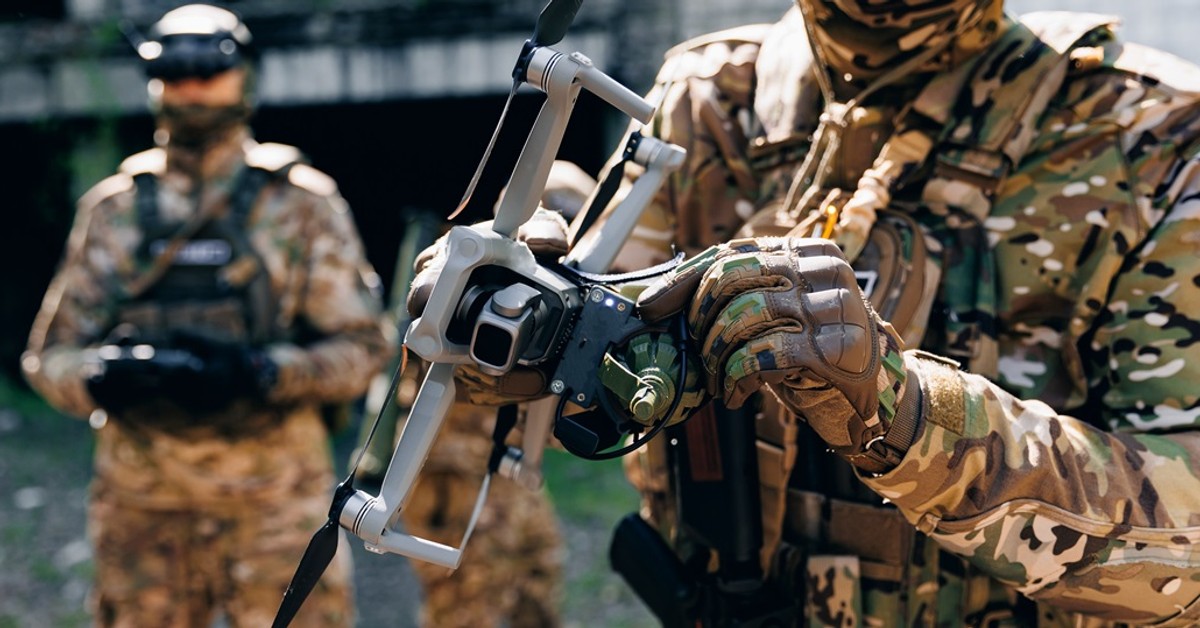 Z polskich programów dronowych powinniśmy stworzyć jeden system SWARM-READY [Raport "Polska armia dronów"]