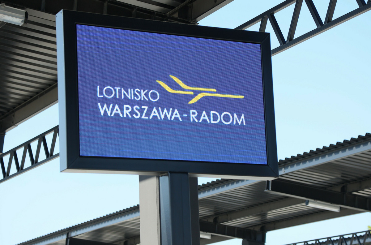 Drukarka i paczkomat, czyli nowe gadżety dla pasażerów na lotnisku w Radomiu