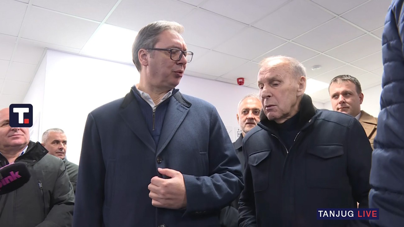 Vučić u Loznici: Otvorio novoizgrađeni stadion &#34;Lagator&#34;, društvo mu pravio Dragan Džajić (foto, video)