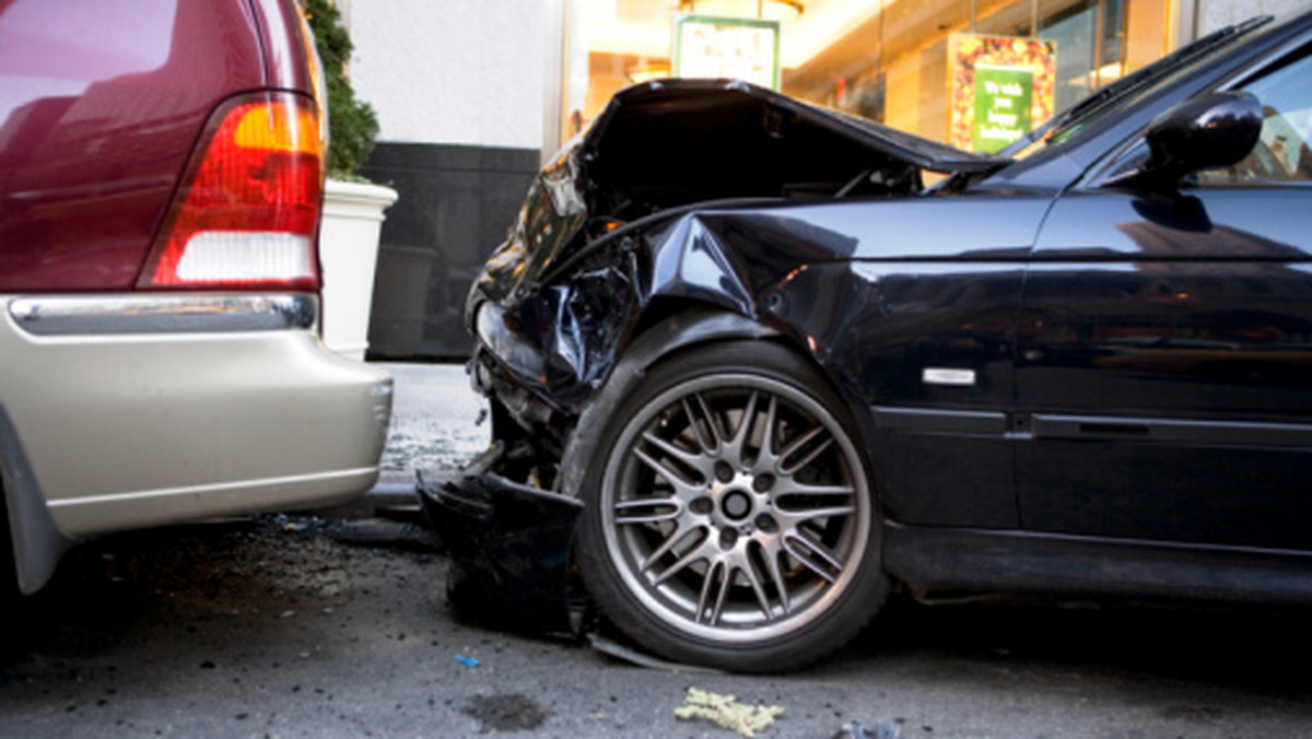 Ponad połowa kierowców, którzy w zginęli w USA w wypadku drogowym, w chwili tragicznego zdarzenia była pod wpływem alkoholu, leków lub narkotyków - wykazał raport opublikowany przez pismo "Addiction".
