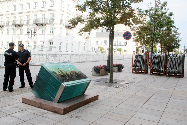 Barierki na Krakowskim Przedmieściu w Warszawie