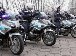 Wypasione motocykle policji? Funkcjonariusze jeżdżą, choć nie potrafią