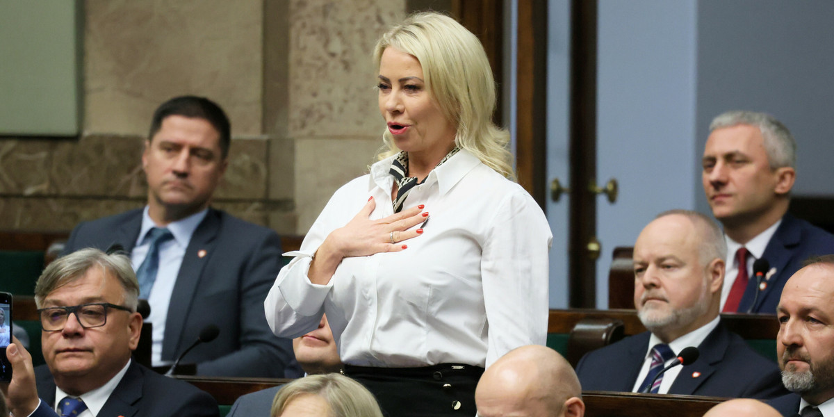 Izabela Bodnar w Sejmie podczas zaprzysiężenia na posłankę w 2023 r.