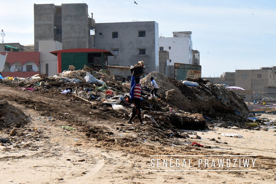 Senegal. To samo miejsce, ale widok z plaży w kierunku lądu...