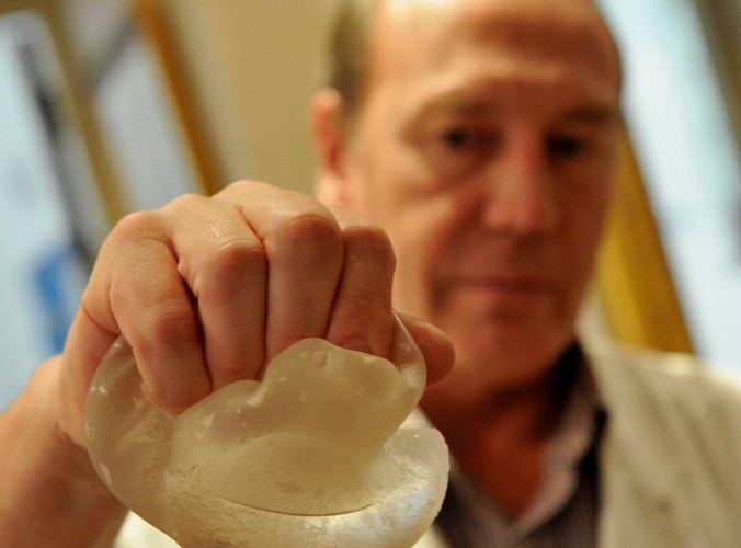 W pękających i podejrzanych o powodowanie nowotworów implantach PIP wykryto obecność Baysilonu, substancji stosowanej jako dodatek do paliw - wynika z najnowszych badań.