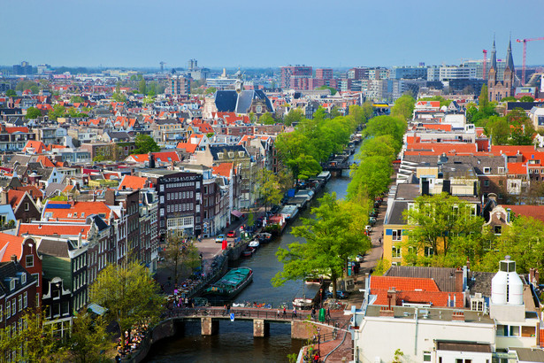 Dzicy lokatorzy zajęli "dom szpiegów" w Amsterdamie