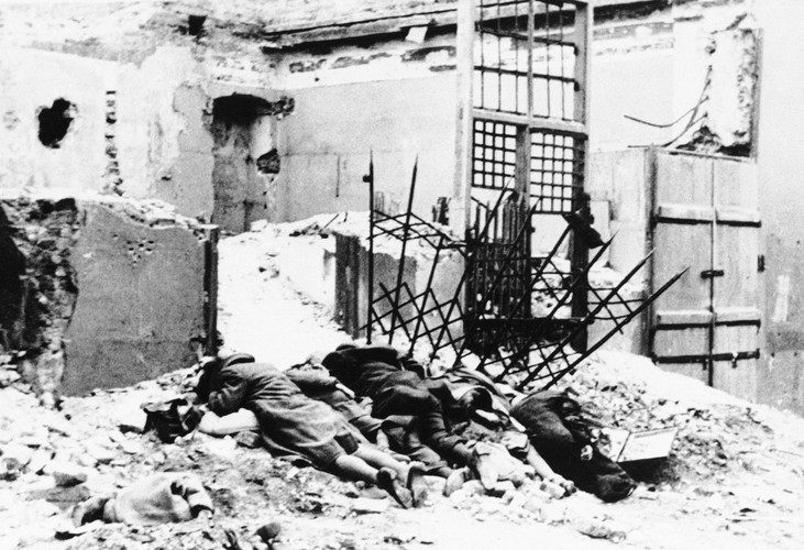 Fotografia z raportu generała SS Jürgena Stroopa dokumentującego likwidację getta w Warszawie