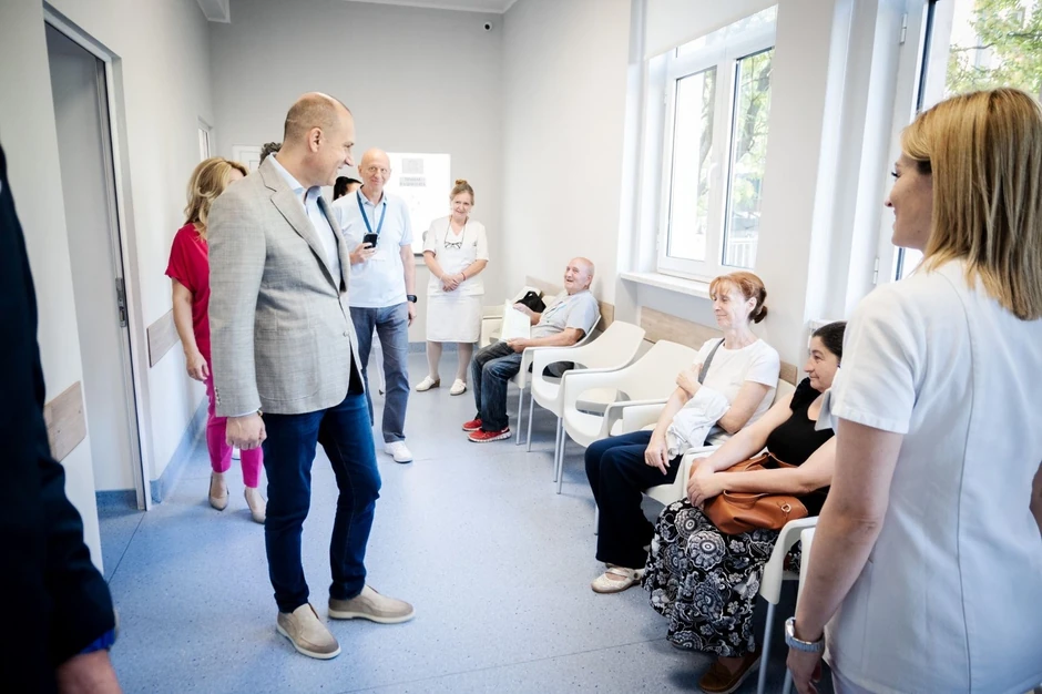 Ministar Lončar u poseti renoviranom DZ "Savski venac"