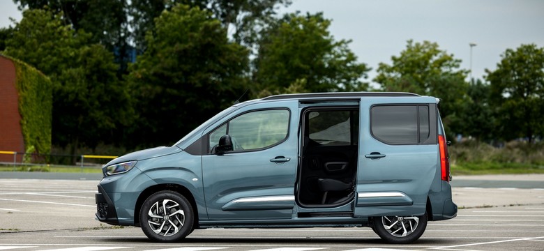 Oto nowa Toyota za 48 400 zł. Ma silnik 1.2 D-4T i gwarancję na 1 mln km