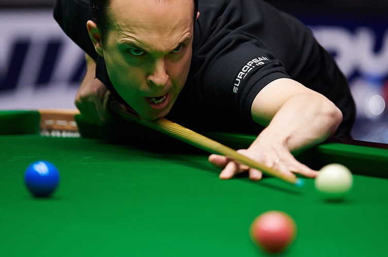 Irlandczyk Fergal O'Brien w finałowej rozgrywce z Anglikiem Shaunem Murphy'm w turnieju World Snooker European Tour Gdynia Open 2014