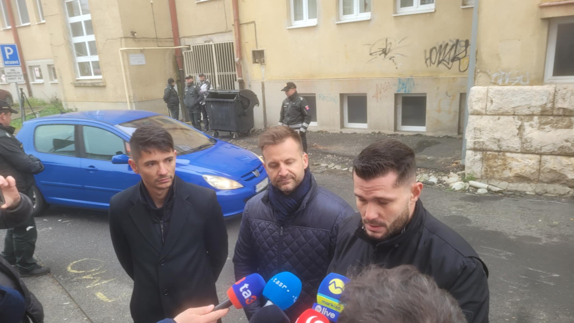 Roberta Fica v Poprade sprevádzali aj (zľava) Erik Kaliňák, Juraj Gedra a Richard Glück.