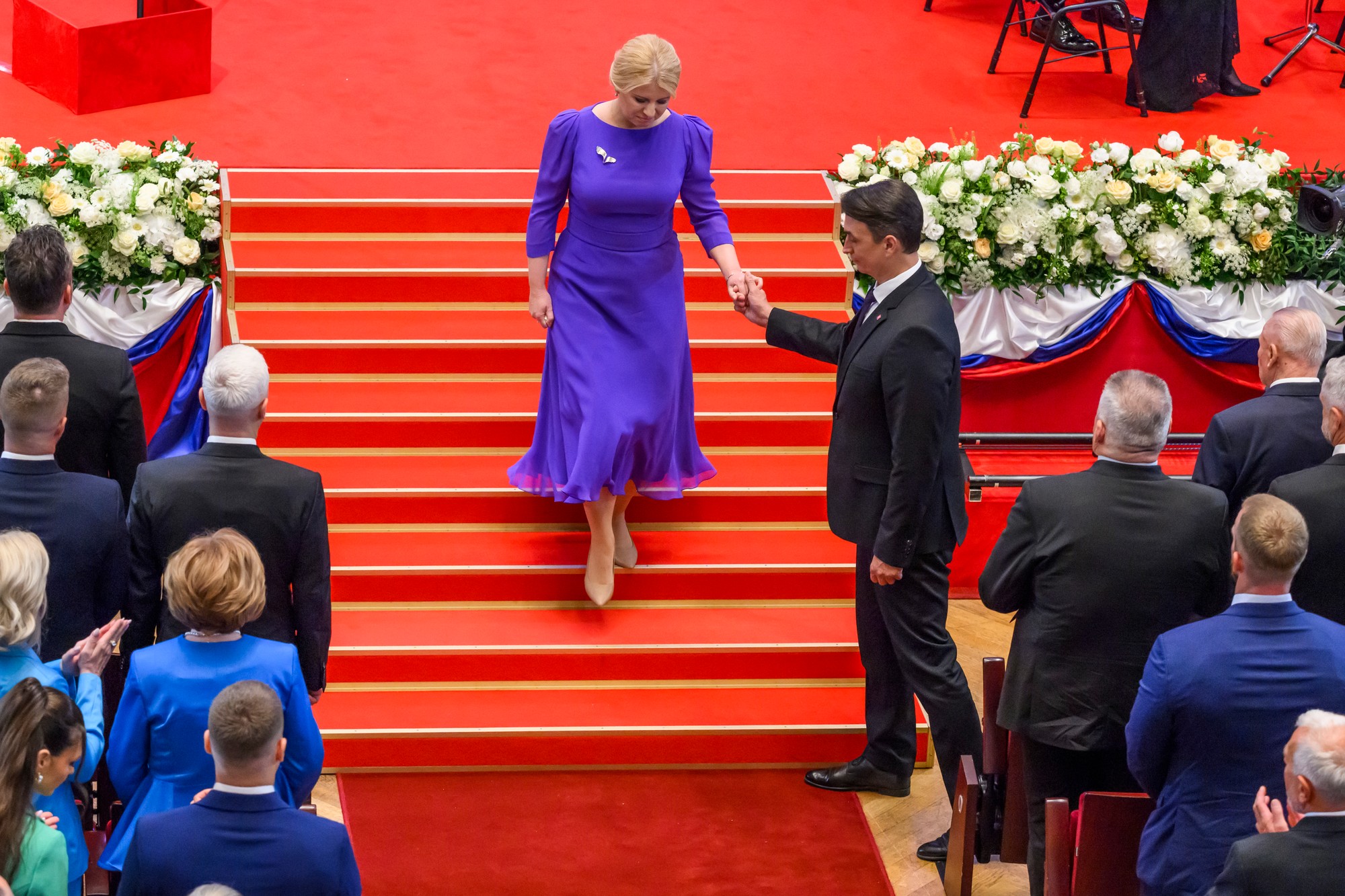 Bývalá prezidentka SR Zuzana Čaputová odchádza na záver slávnostnej schôdze Národnej rady SR pri príležitosti zloženia sľubu prezidenta SR Petra Pellegriniho.