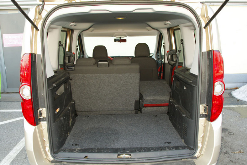 Fiat Doblo: Szminkowany van