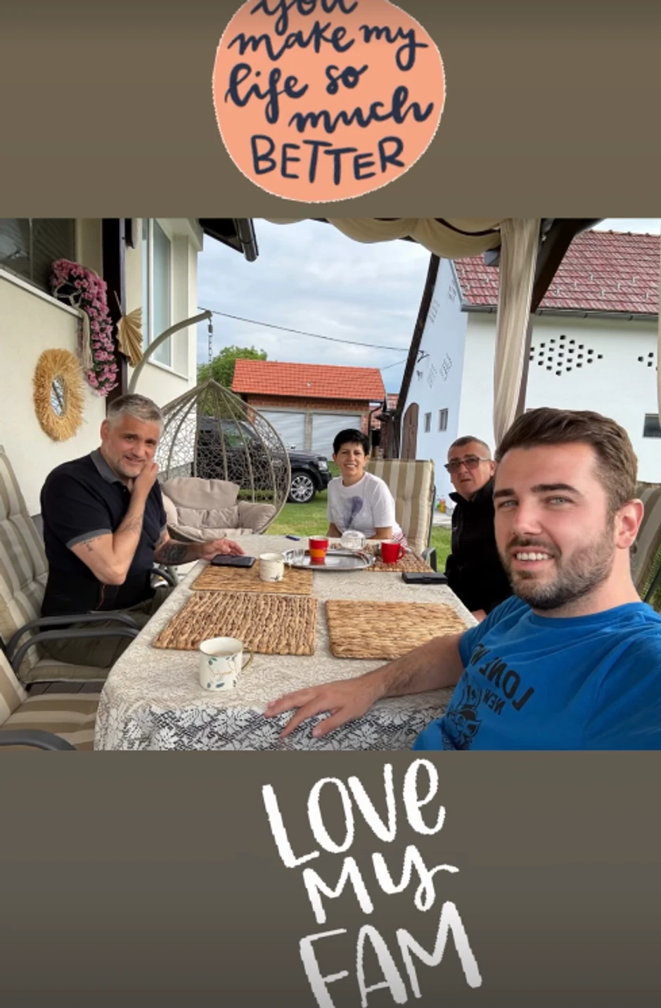 Aleksandar Kos objavio porodičnu fotografiju