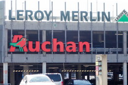 "Le Monde": Auchan zaopatruje żołnierzy na wojnie w Ukrainie. Ale tych z Rosji
